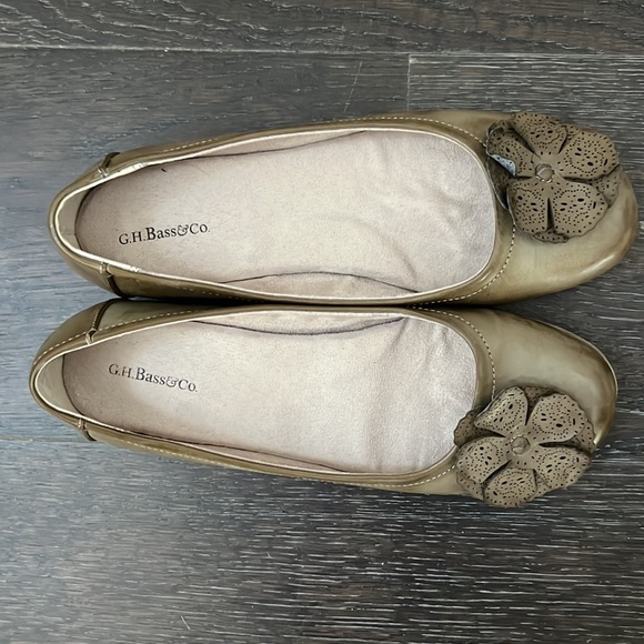 Bass and Co. flats. Size 7 - Picture 2 of 5